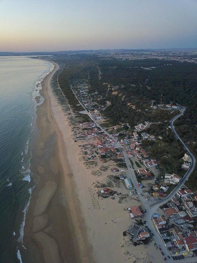 Rock'S Beach Spot Front Costa da Caparica Bagian luar foto